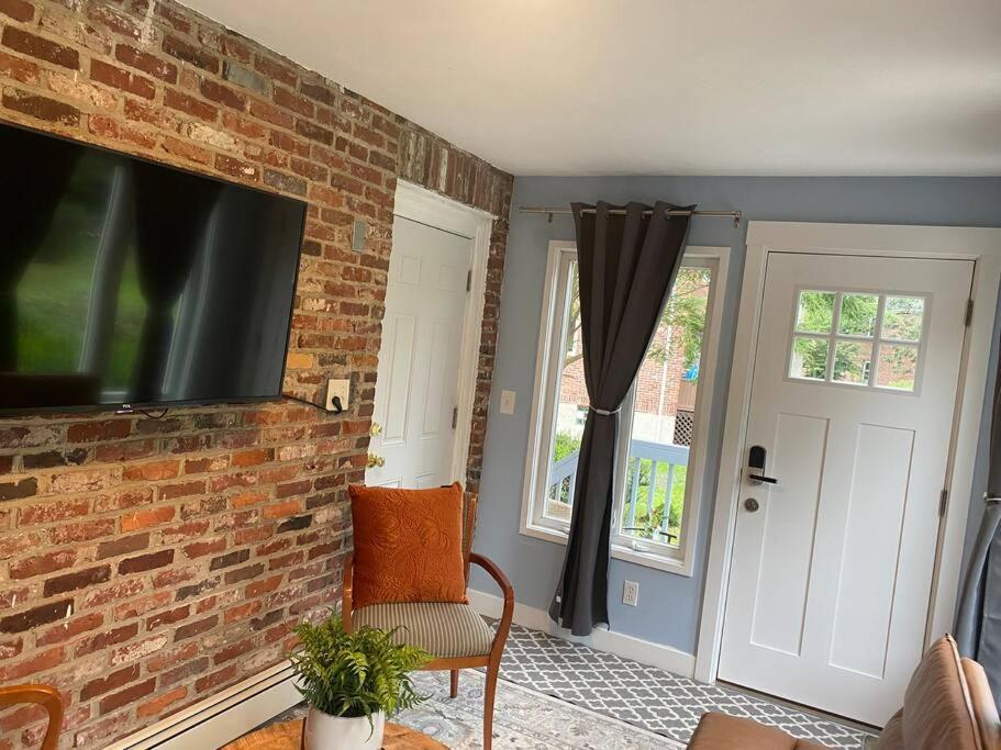 Unique & Peaceful Boston Home Exterior photo
