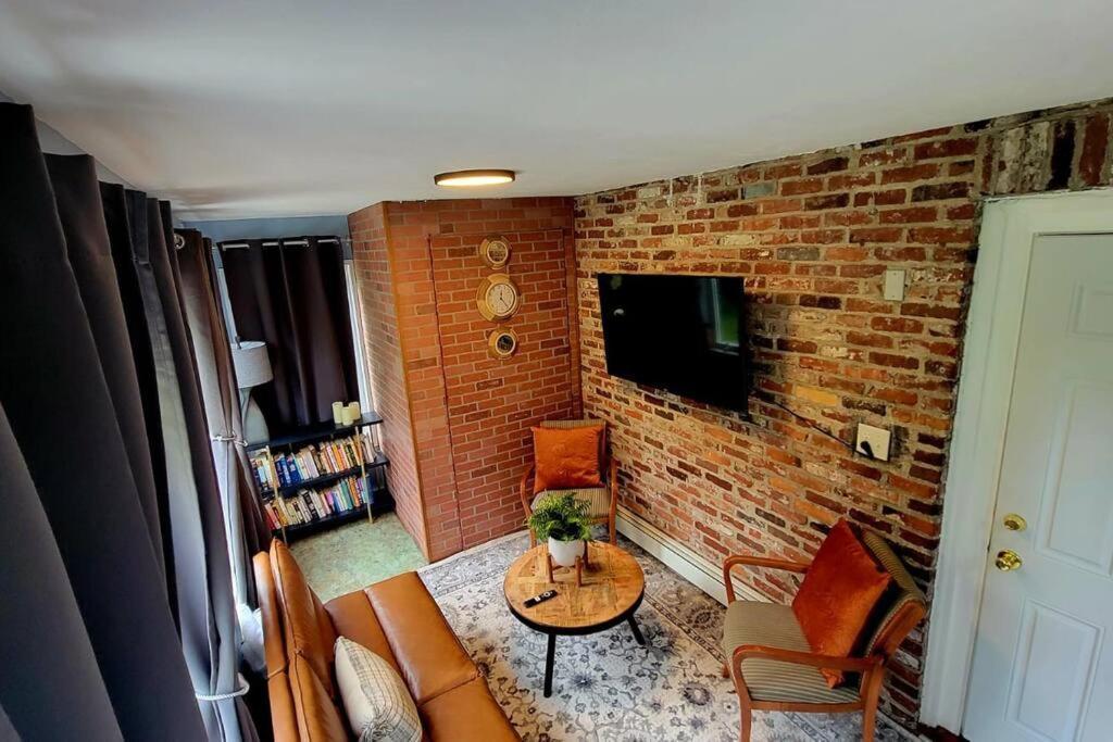 Unique & Peaceful Boston Home Exterior photo